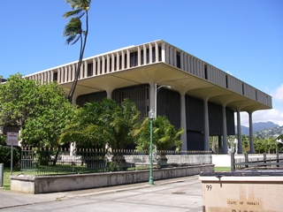 Hawaii_state_capitol_from_the_south-east