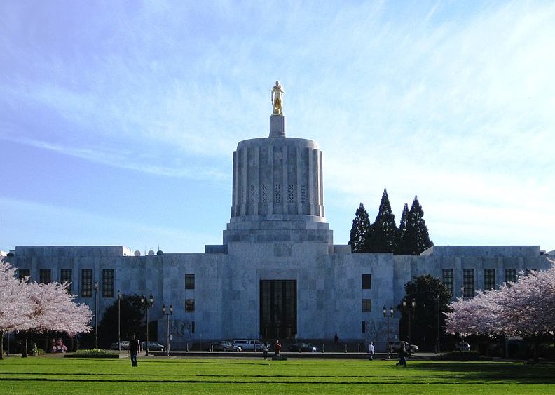 Oregon Legislature Passes Campaign Finance Bills Before Adjourning