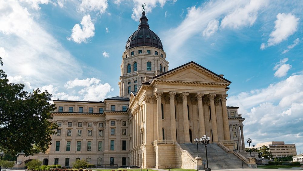 Kansas Legislature Adjourns, Sets Second Veto Session